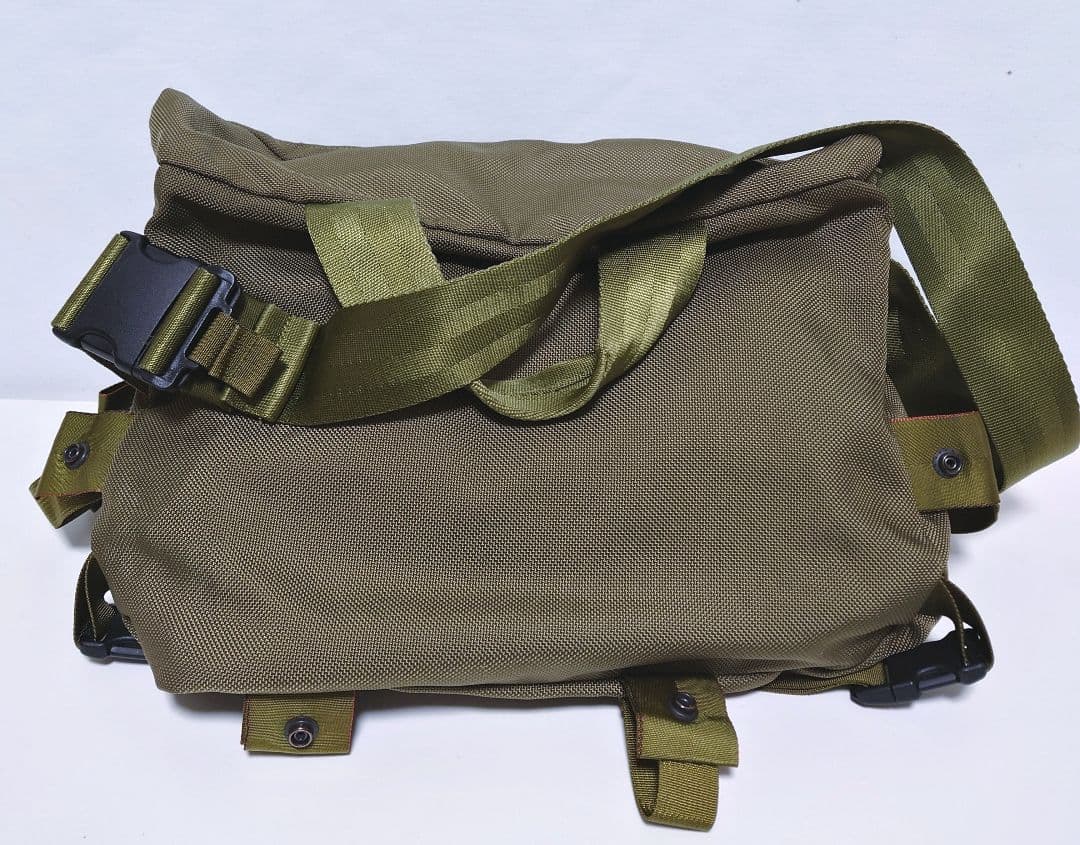 ブリーフィング メッセンジャー ショルダーバッグ アメリカ製 多機能大容量