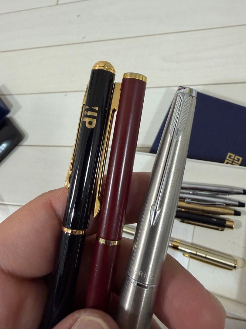 ジバンシー、Burberry、クロス、イヴ・サンローラン名刺ケース、ボールペン