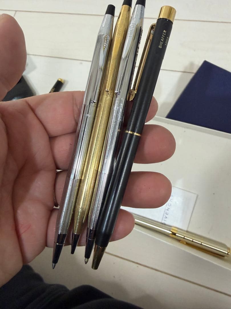 ジバンシー、Burberry、クロス、イヴ・サンローラン名刺ケース、ボールペン