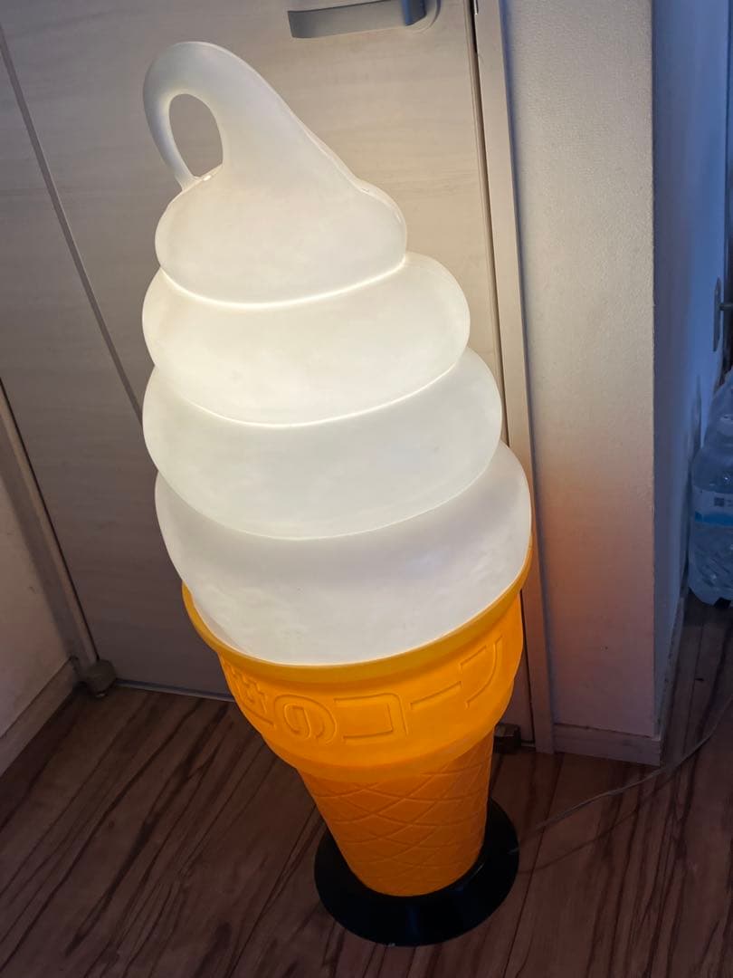 日世のコーンソフト　スタンド　ソフト クリーム 照明　看板　ライト