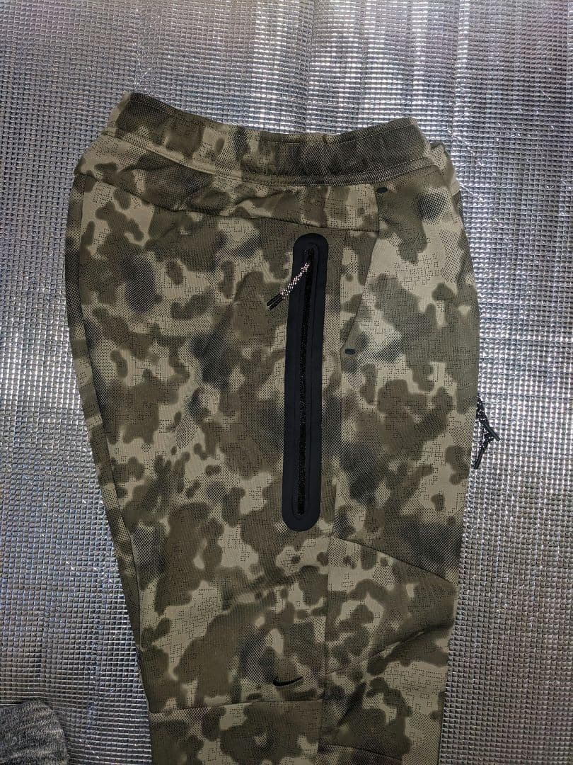 ナイキ テックフリース 上下セットアップ 迷彩柄Ｌサイズ 【新品未使用】