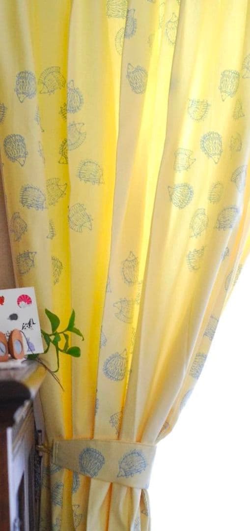 リサ・ラーソン イエローカーテン