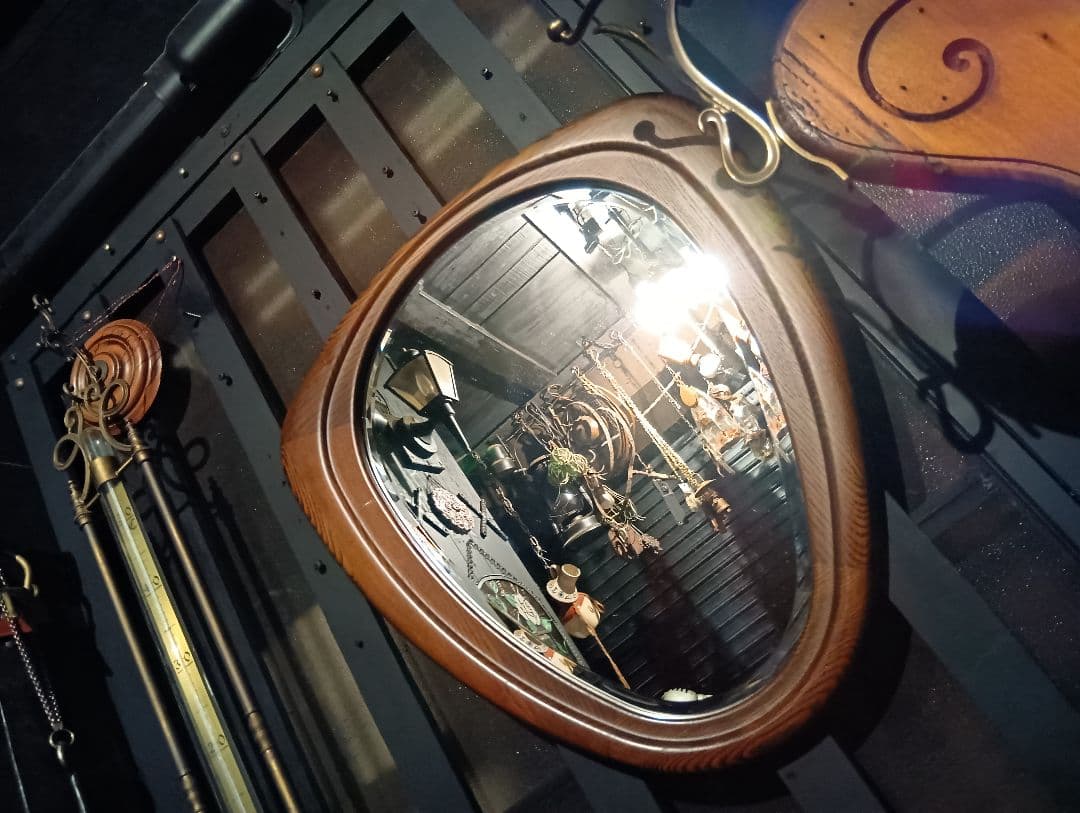 1970's　北欧モダン　トライアングル　ウォールナット　ミラー　壁掛け鏡