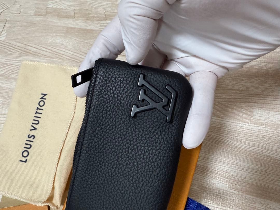 Louis Vuitton ブラックケース