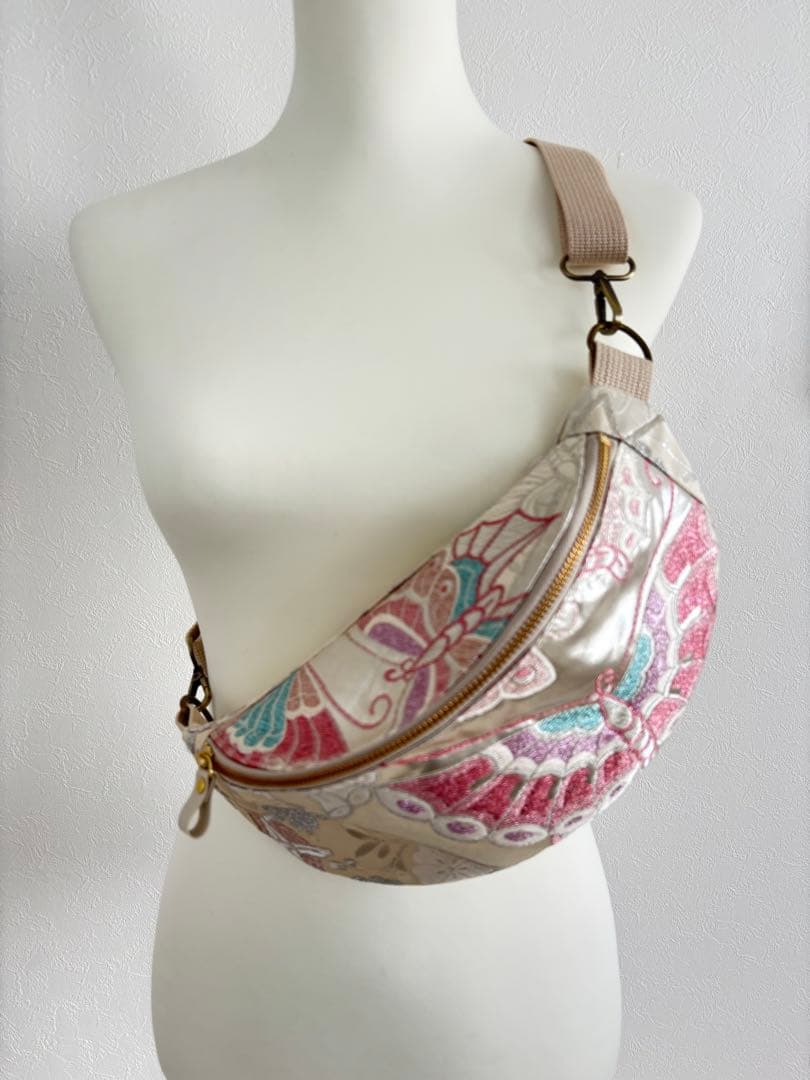 再販　袋帯　帯リメイクバッグ　ボディバッグ　蝶々　プラチナ