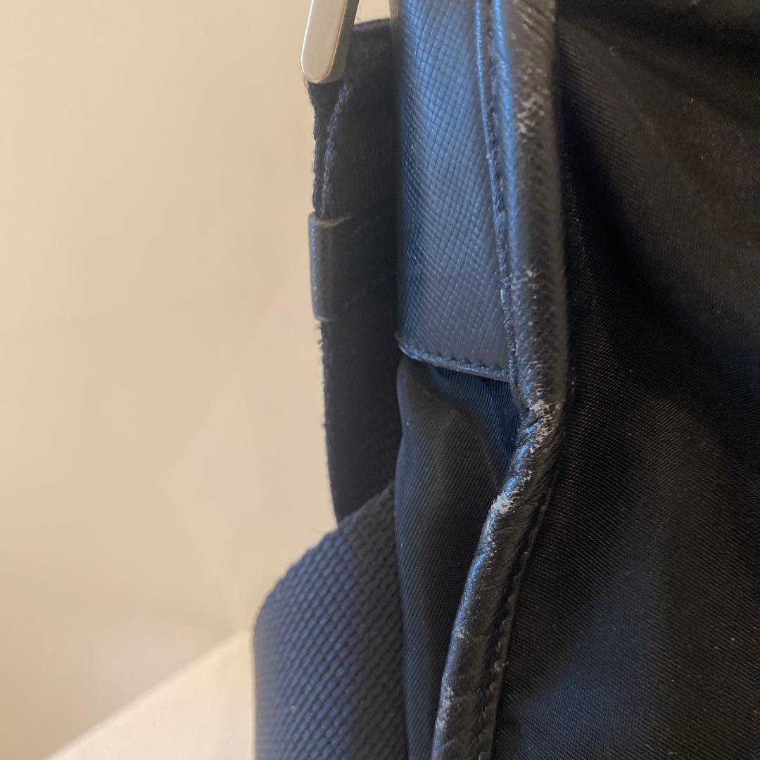 【PRADA】ショルダーバッグ　三角ロゴプレート　ナイロン　ブラック　A4