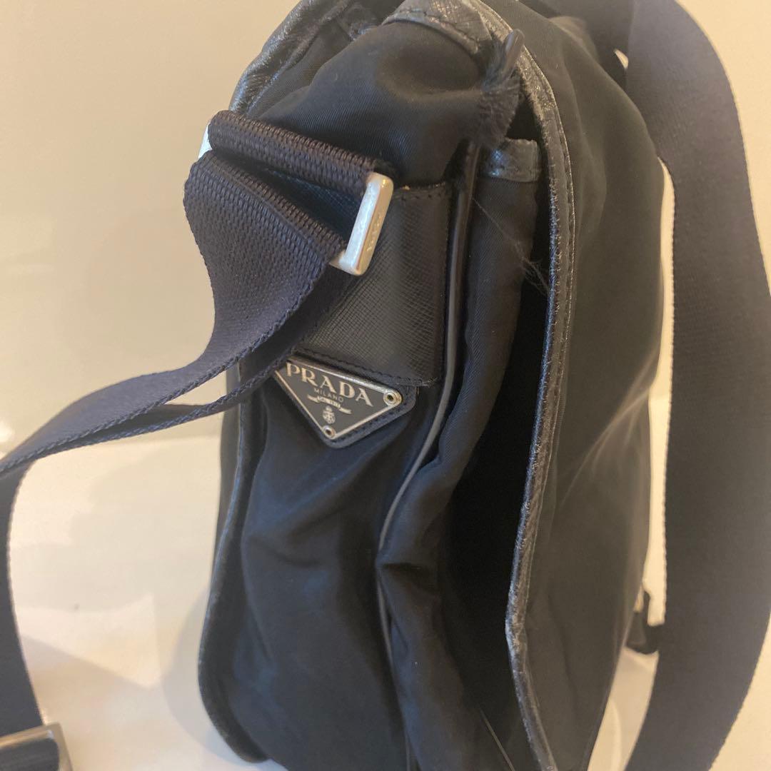 【PRADA】ショルダーバッグ　三角ロゴプレート　ナイロン　ブラック　A4