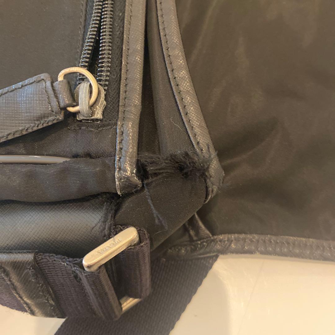 【PRADA】ショルダーバッグ　三角ロゴプレート　ナイロン　ブラック　A4