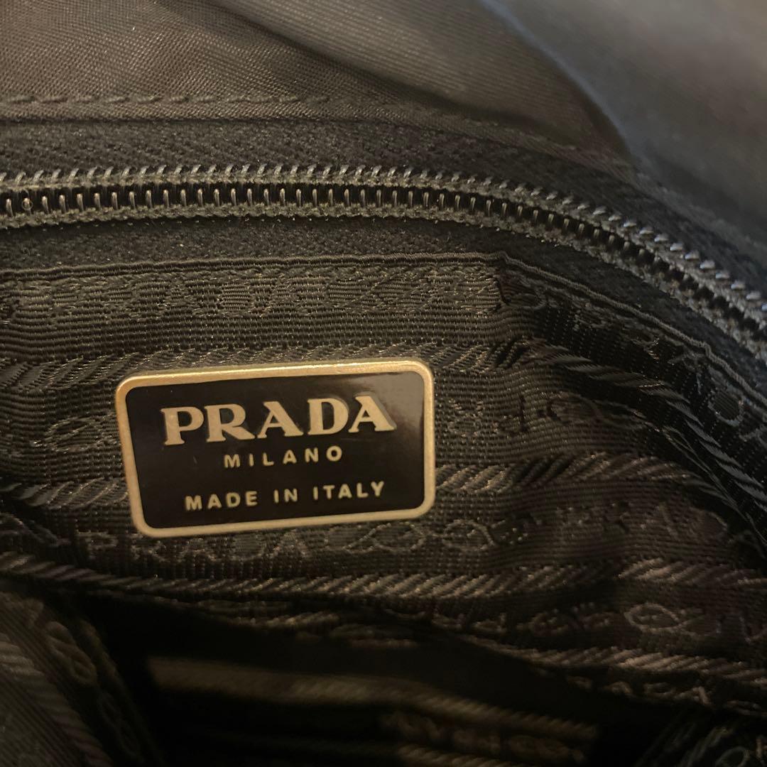 【PRADA】ショルダーバッグ　三角ロゴプレート　ナイロン　ブラック　A4