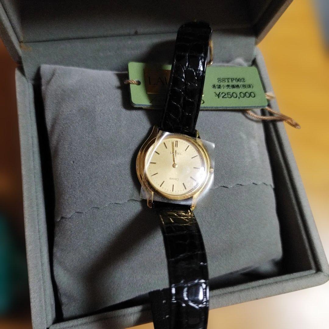 LAUREL 腕時計 ゴールド ブラック　未使用品