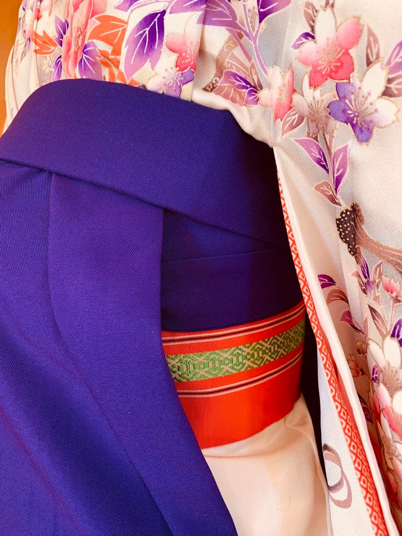 ハーフ成人式や百人一首大会　卒業式などに　十二単の女の人の振袖と袴のセット