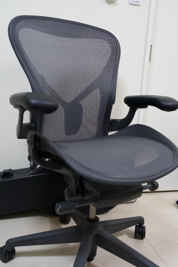 ハーマンミラー　アーロンチェア　リマスタード　ライト　Bサイズ　2021/02