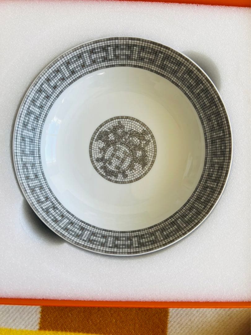 新品 2枚 HERMES エルメス〈モザイク24〉プラチナ シリアルプレート