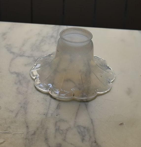 美品　フランスアンティーク　花フォルム　オパリン　ガラスシェード