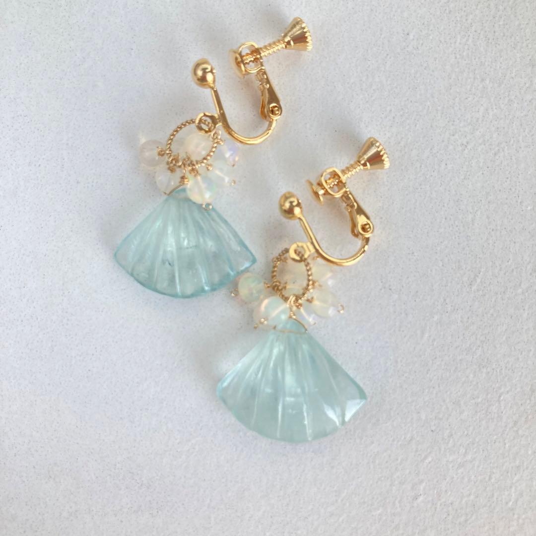 専用です　14kgf アクアマリンのシェルカービングピアス