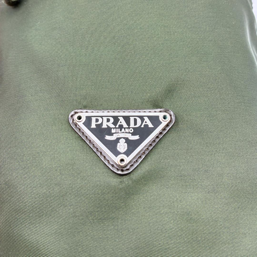 PRADA プラダ オリーブグリーン カーキ 巾着ポーチ A1361A2
