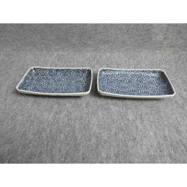 古伊万里冨貴長春染付蛸唐草文四方入隅長皿2枚 [B27240]