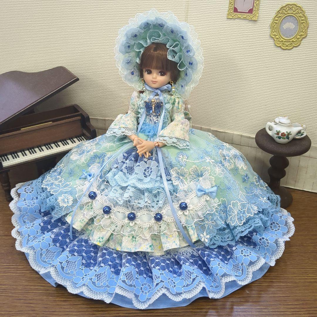 く*ち様 リカちゃんハンドメイド服　ブルーのドレス