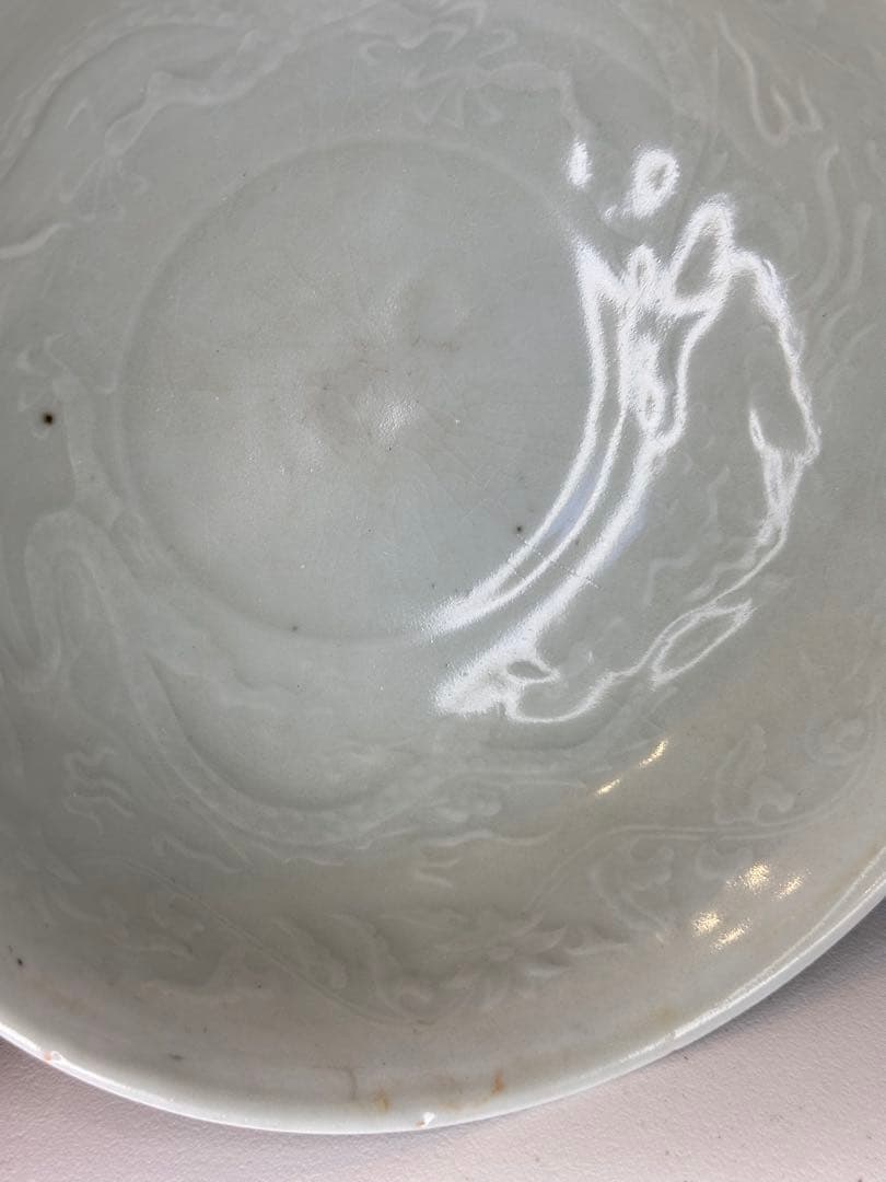 水芙蓉様　」青白釉 陰刻龍文 碗　内側暗文様　中国古陶磁　時代物