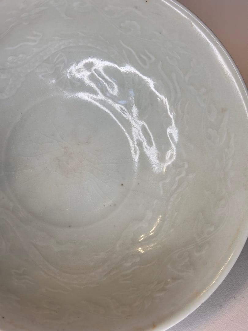 水芙蓉様　」青白釉 陰刻龍文 碗　内側暗文様　中国古陶磁　時代物