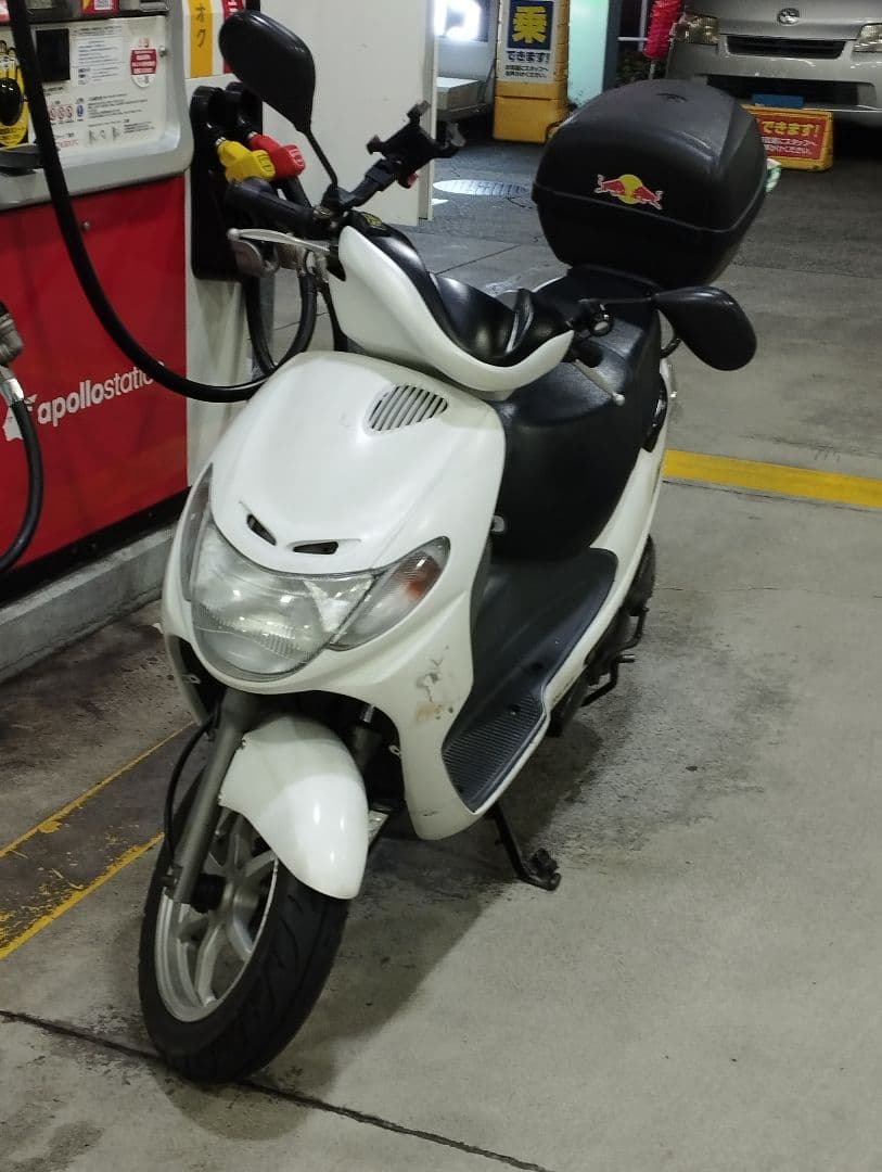 中型バイク　アドレスv110 白 リアボックス付き、自賠責2年付き シート良好