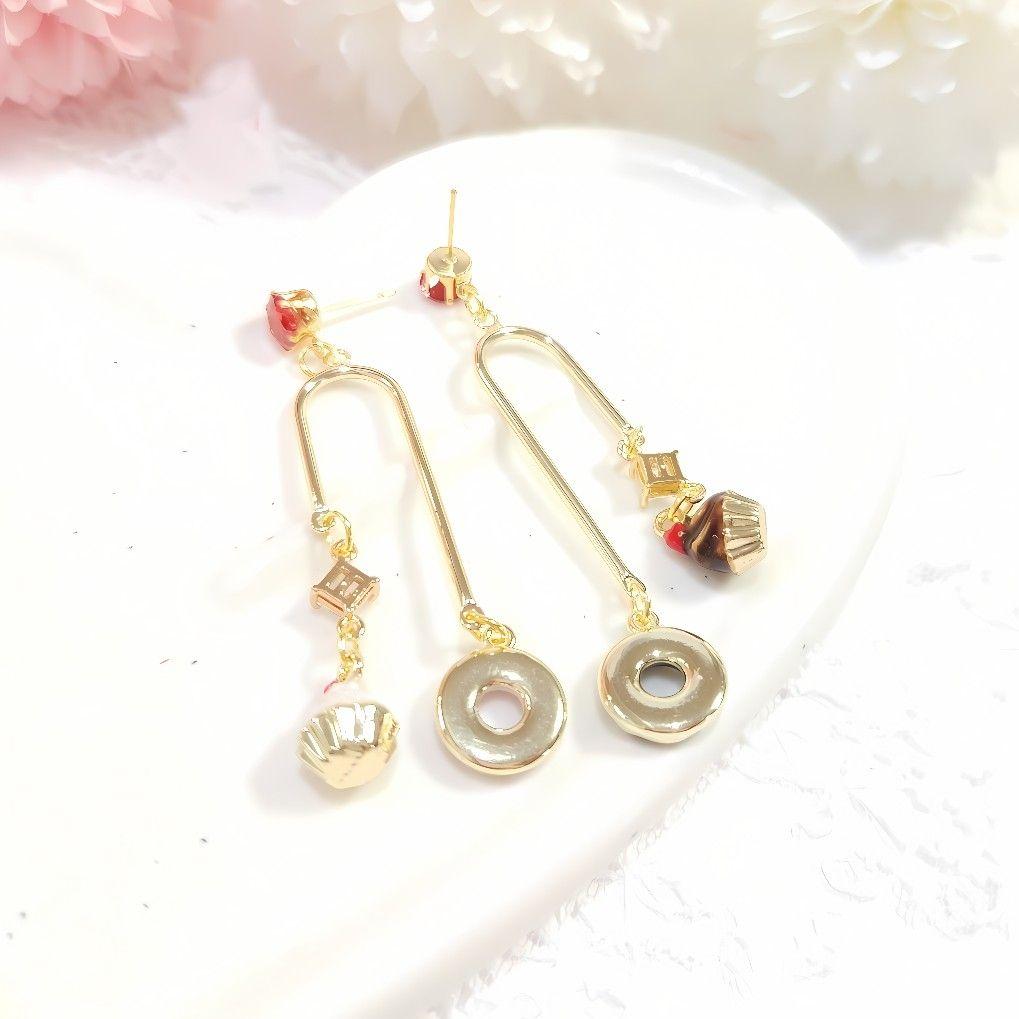 １点のみ♡大人のティータイム✨️ドーナツとカップケーキのキラキラ天秤ピアス♡