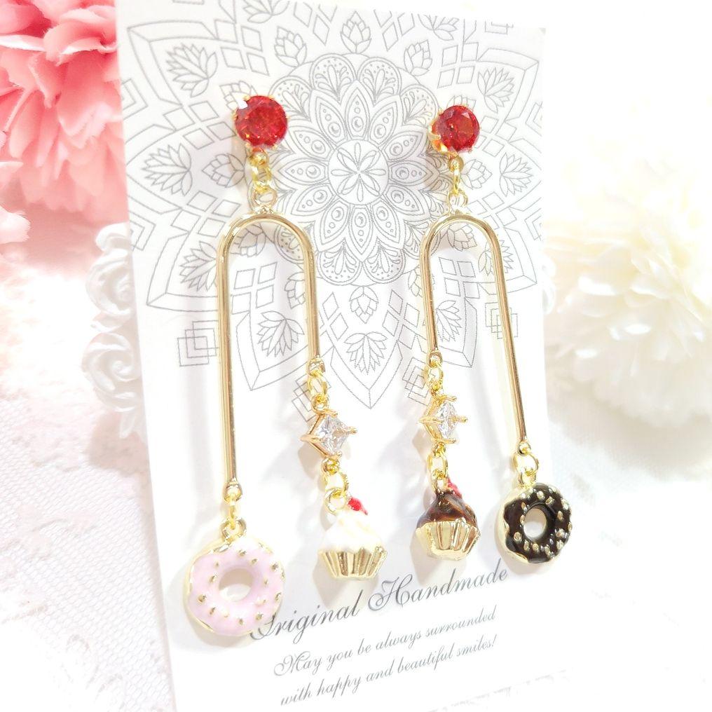 １点のみ♡大人のティータイム✨️ドーナツとカップケーキのキラキラ天秤ピアス♡