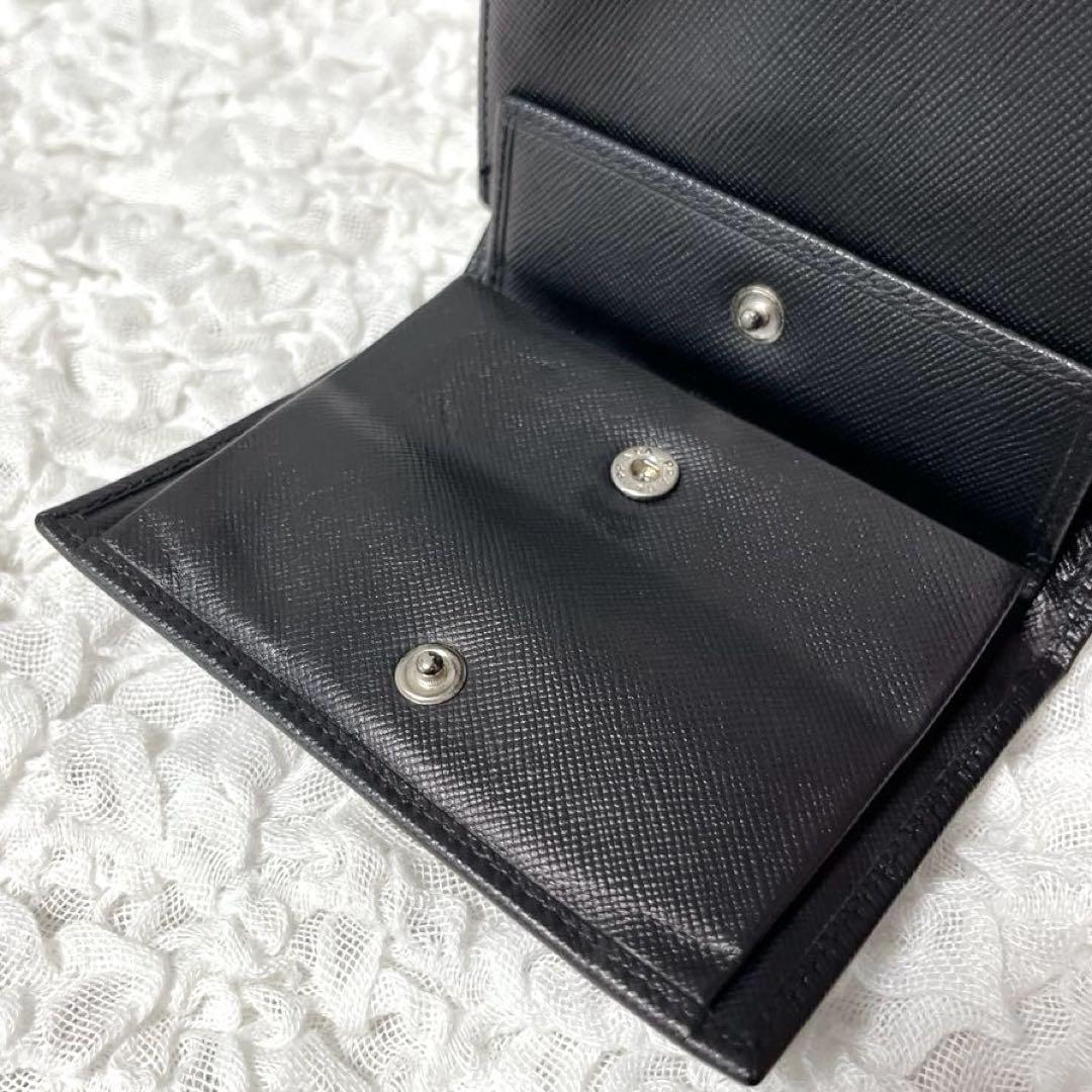 PRADA ブラック 三つ折り財布　プラダ　黒　サフィアーノレザー　コンパクト
