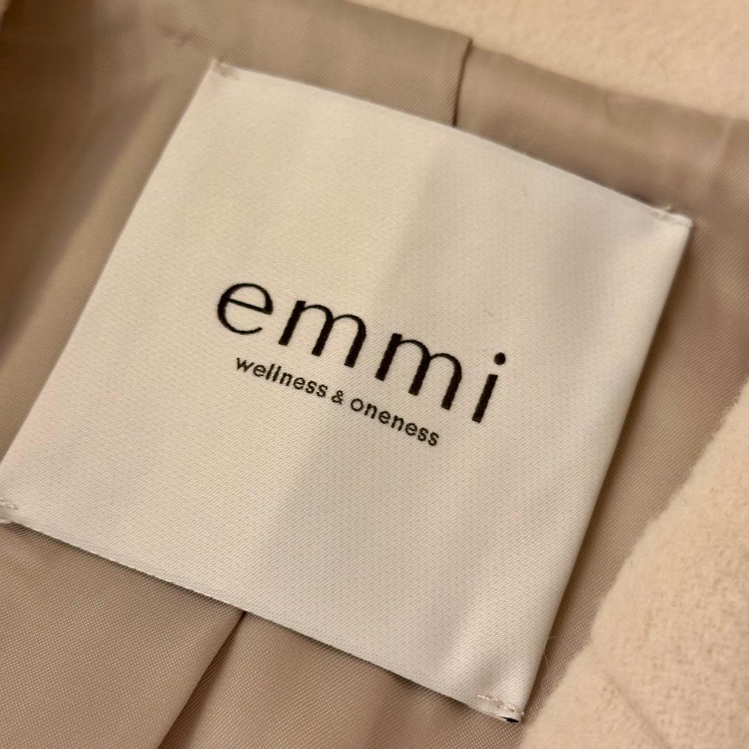 【美品】emmi atelier リサイクルウールロングコート アイボリー