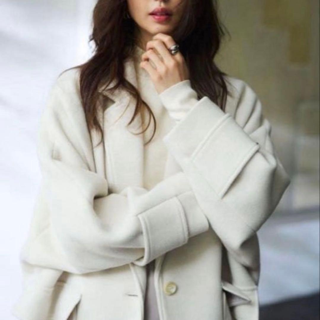 【美品】emmi atelier リサイクルウールロングコート アイボリー