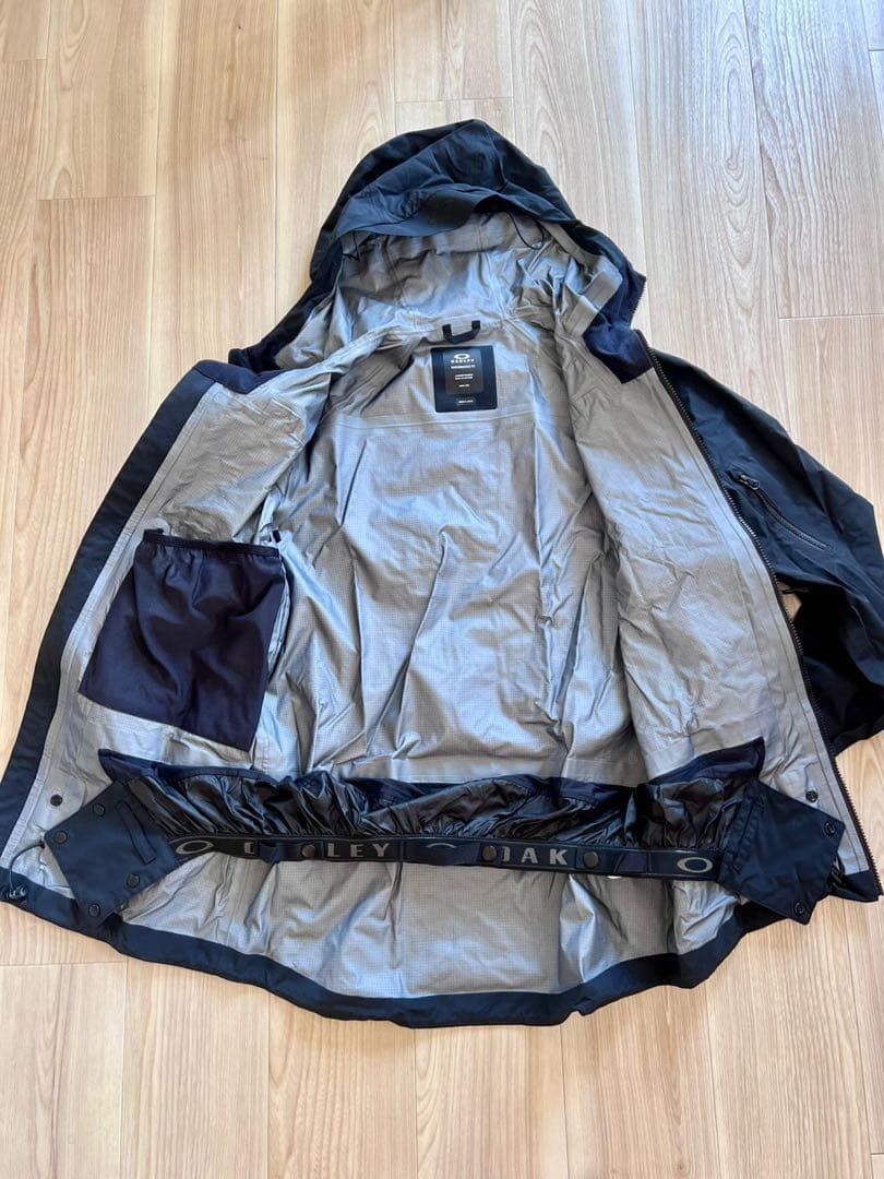 オークリー　ブラック スノーボードジャケット フード付き