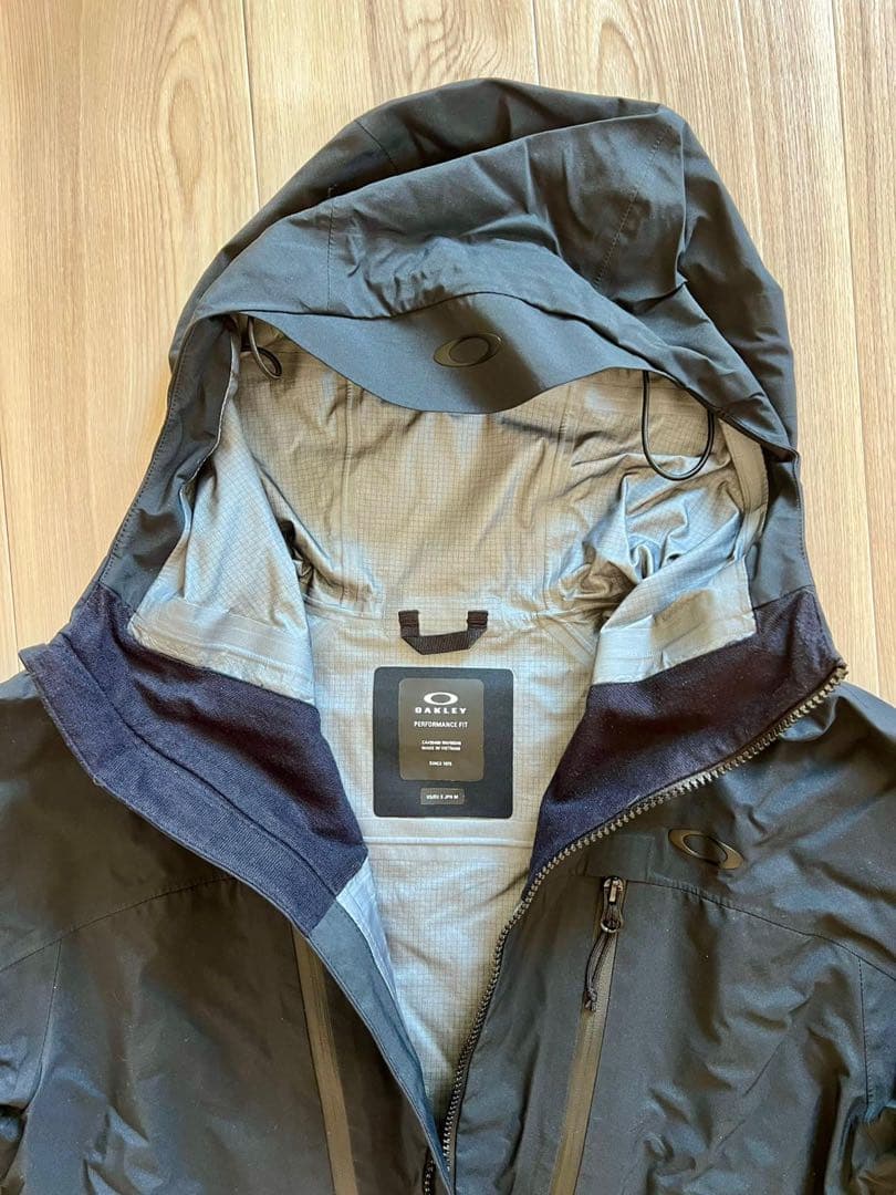 オークリー　ブラック スノーボードジャケット フード付き