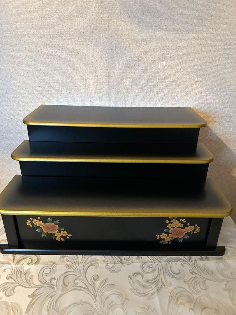 ②雛人形飾り棚