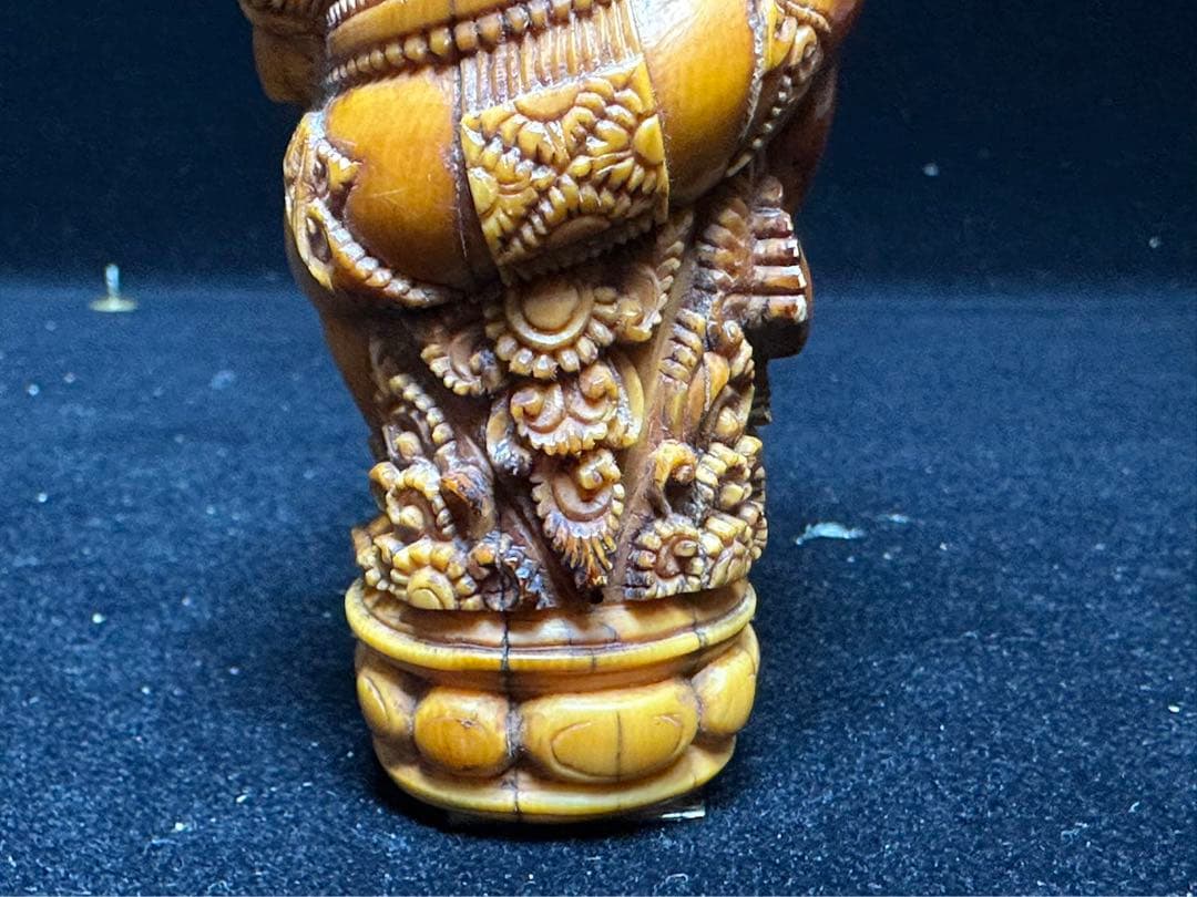 極上　置物　根付　神様　天然素材　彫刻 　細密細工　骨董　アンティーク