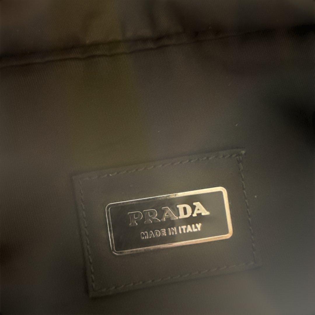 美品　正規品　PRADA ボディバッグ ブラック