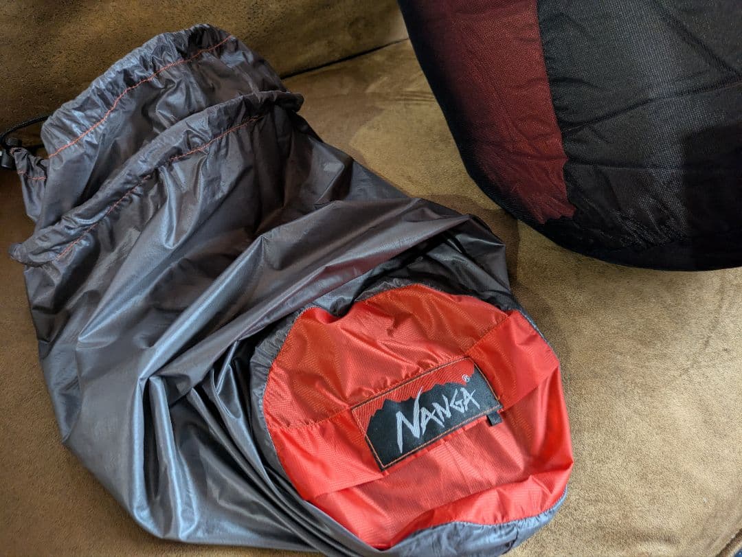 ナンガ オーロラライト 750DX レギュラー レッド　正規品　極美品　シュラフ
