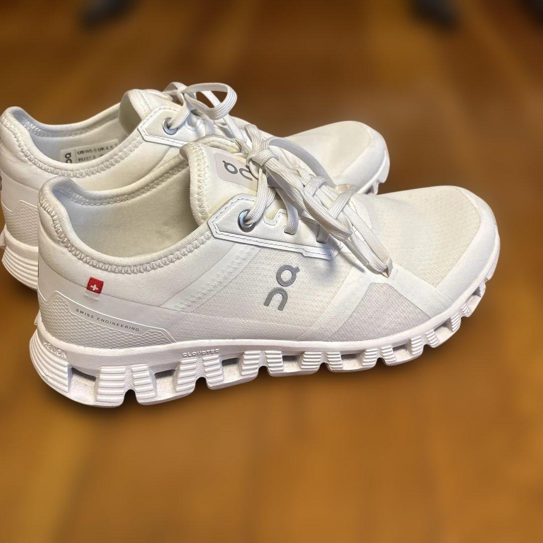 【値下げ】【超美品】on ホワイト スニーカー