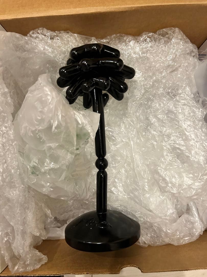 世界限定20個Yoon Hyup\"Rain or Shine\"sculpture