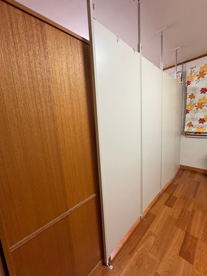 て*じ様 ホワイト　ツッパリ式パーティションボード