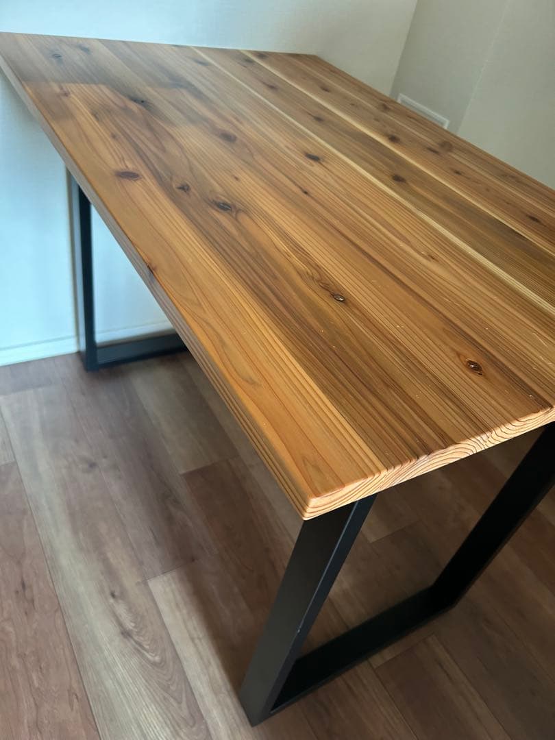 テーブル KANADEMONO