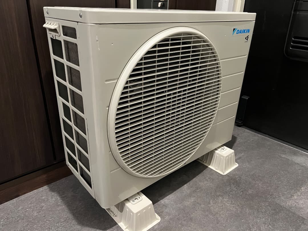 ＜室外機のみ。室内機と要同時購入＞DAIKIN 2023年購入 8畳用エアコン