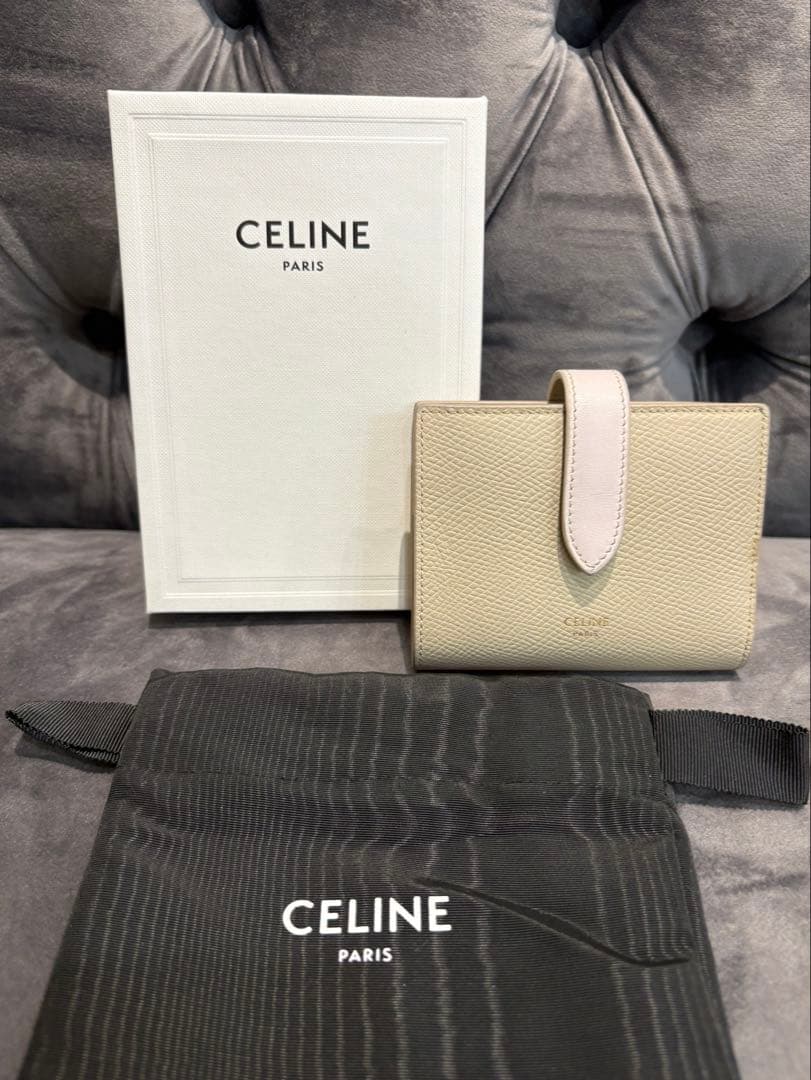 セリーヌ スモール ストラップウォレット エッセンシャル