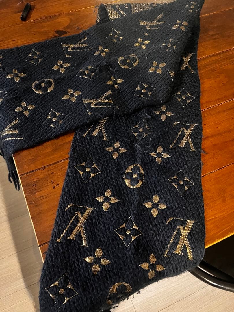 ルイ・ヴィトン リバーシブルマフラー 黒金