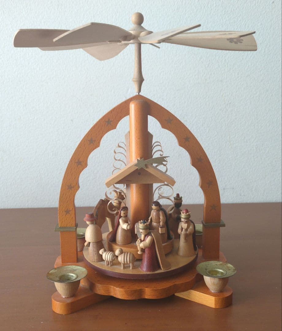 ドイツ　木製クリスマスピラミッド