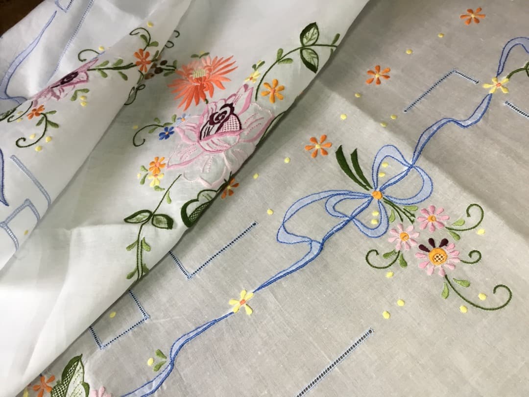 汕頭◆刺繍テーブルクロス ＋ ナフキン◆綿ローン スワトー 大判