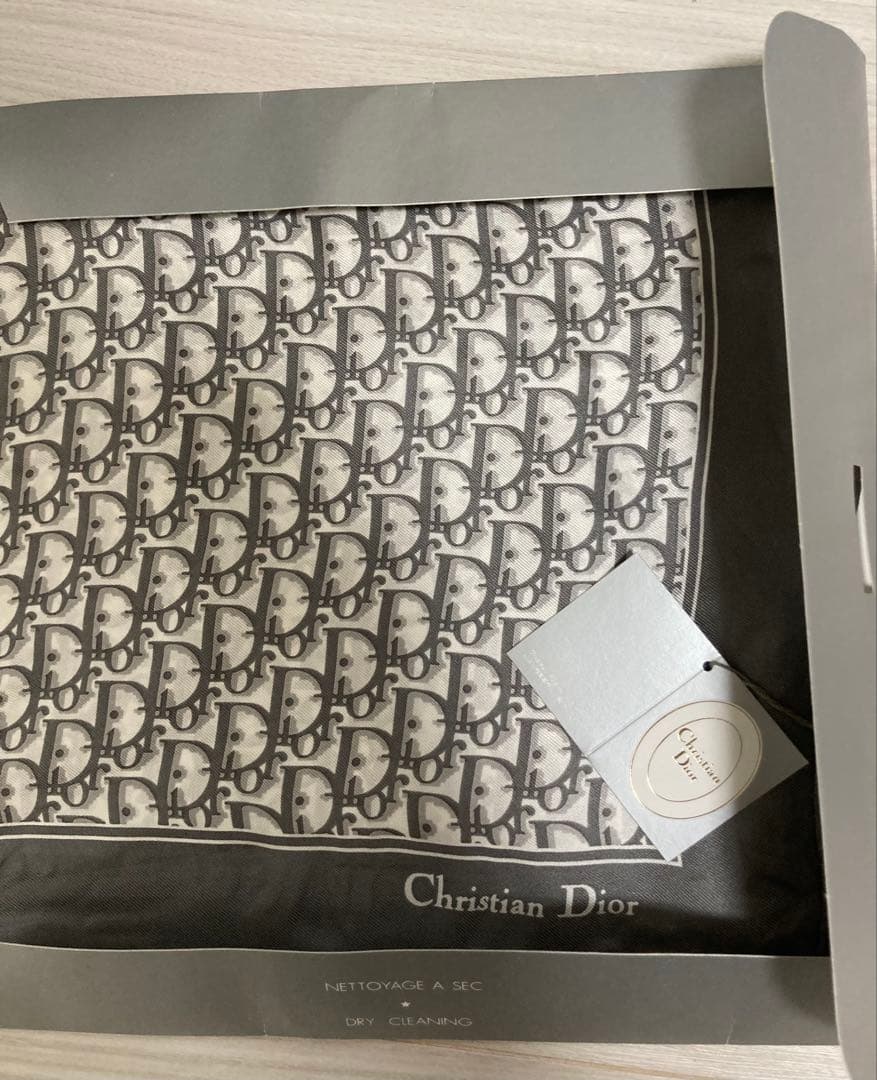 【未使用品】クリスチャンディオール　スカーフ グレー　57×57㎝