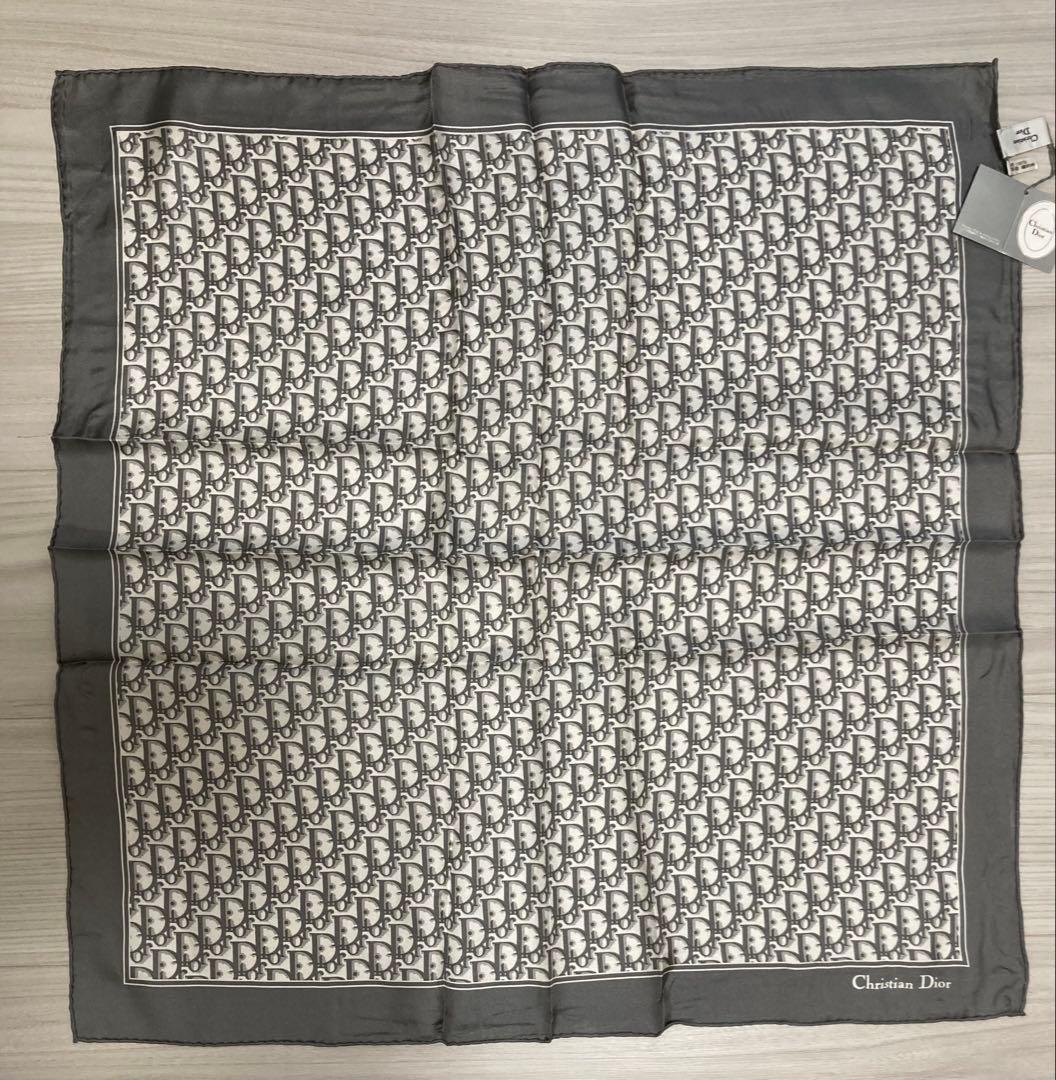 【未使用品】クリスチャンディオール　スカーフ グレー　57×57㎝