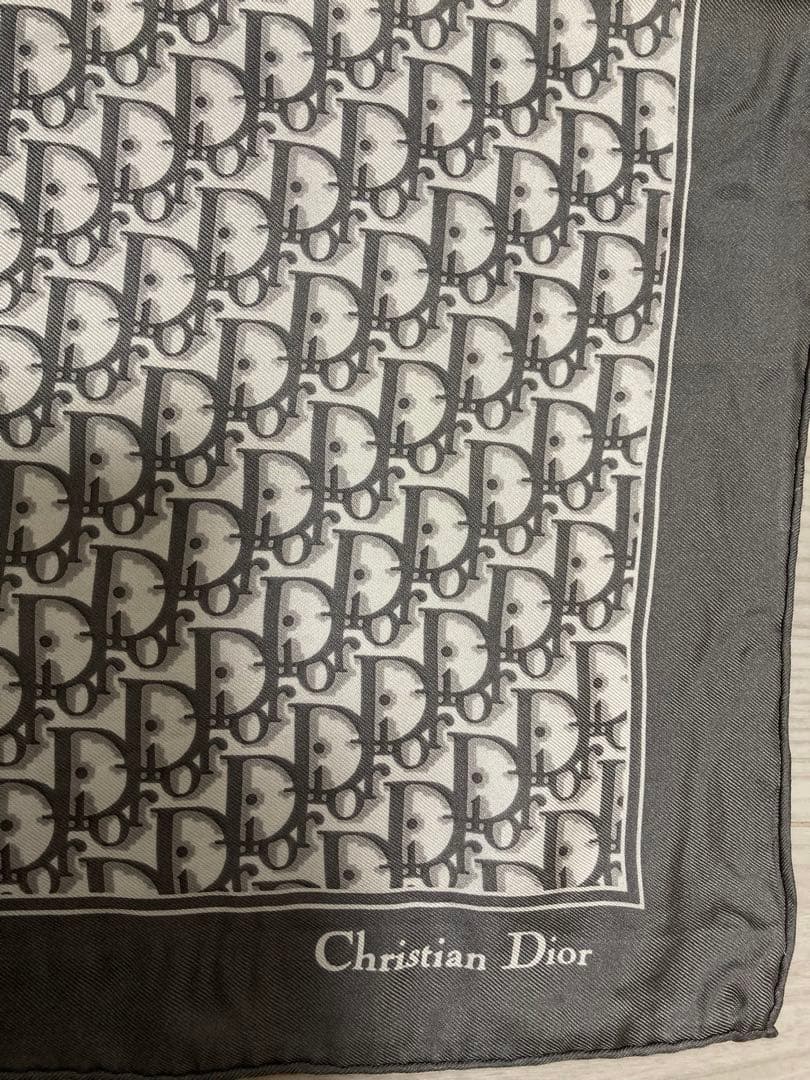 【未使用品】クリスチャンディオール　スカーフ グレー　57×57㎝
