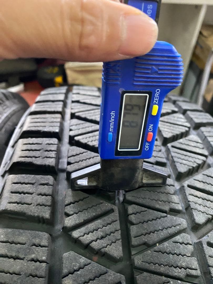 BRIDGESTONE DMV3 225 65 17 スタッドレス　ハリアー等