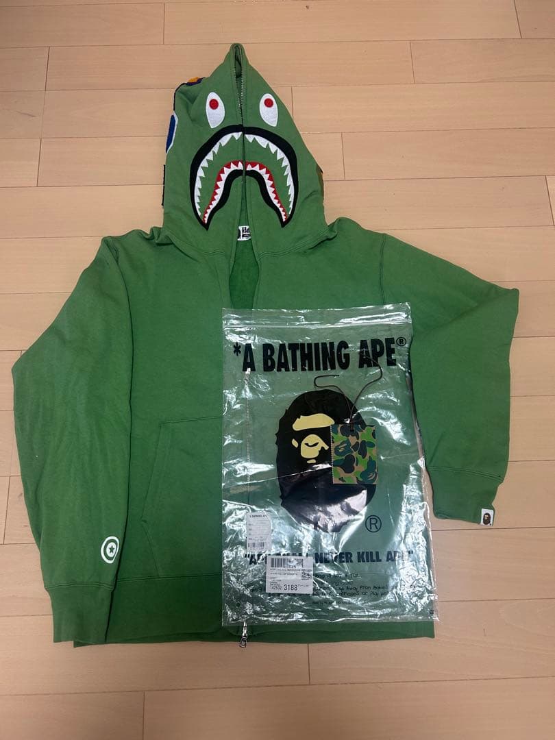 A BATHING APE シャークフルジップ　フーディ